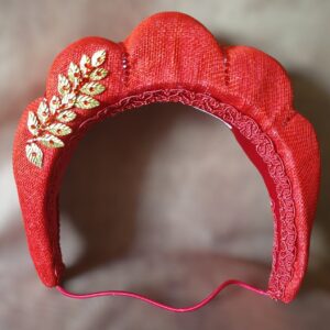 Handgemaakte sinamay hoofdband, haarband voor bruiloft gasten, met metalen bladeren, steentjes voor speciale formele gelegenheden of events.