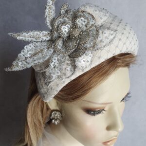Handgemaakte hoofdband van ecru vilt met lovertjes, bruids hoofdtooi, diadeem- Elegant haaraccessoire, dames haarband, speciale gelegenheden