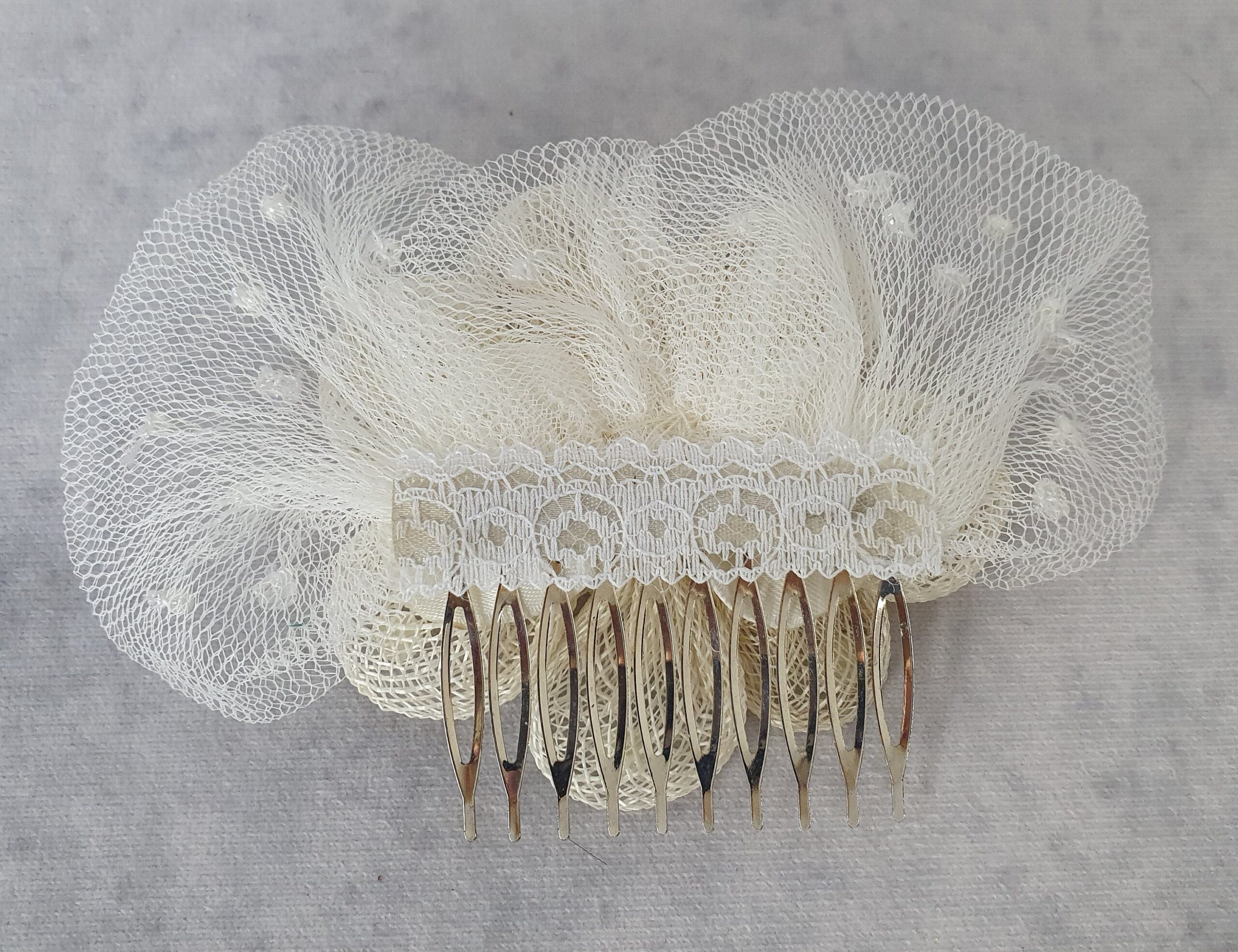 Handgemaakte kam met sinamay bloem elegant bruids haaraccessoire, bruiloft haarkam, speciale evenementen - Afbeelding 4