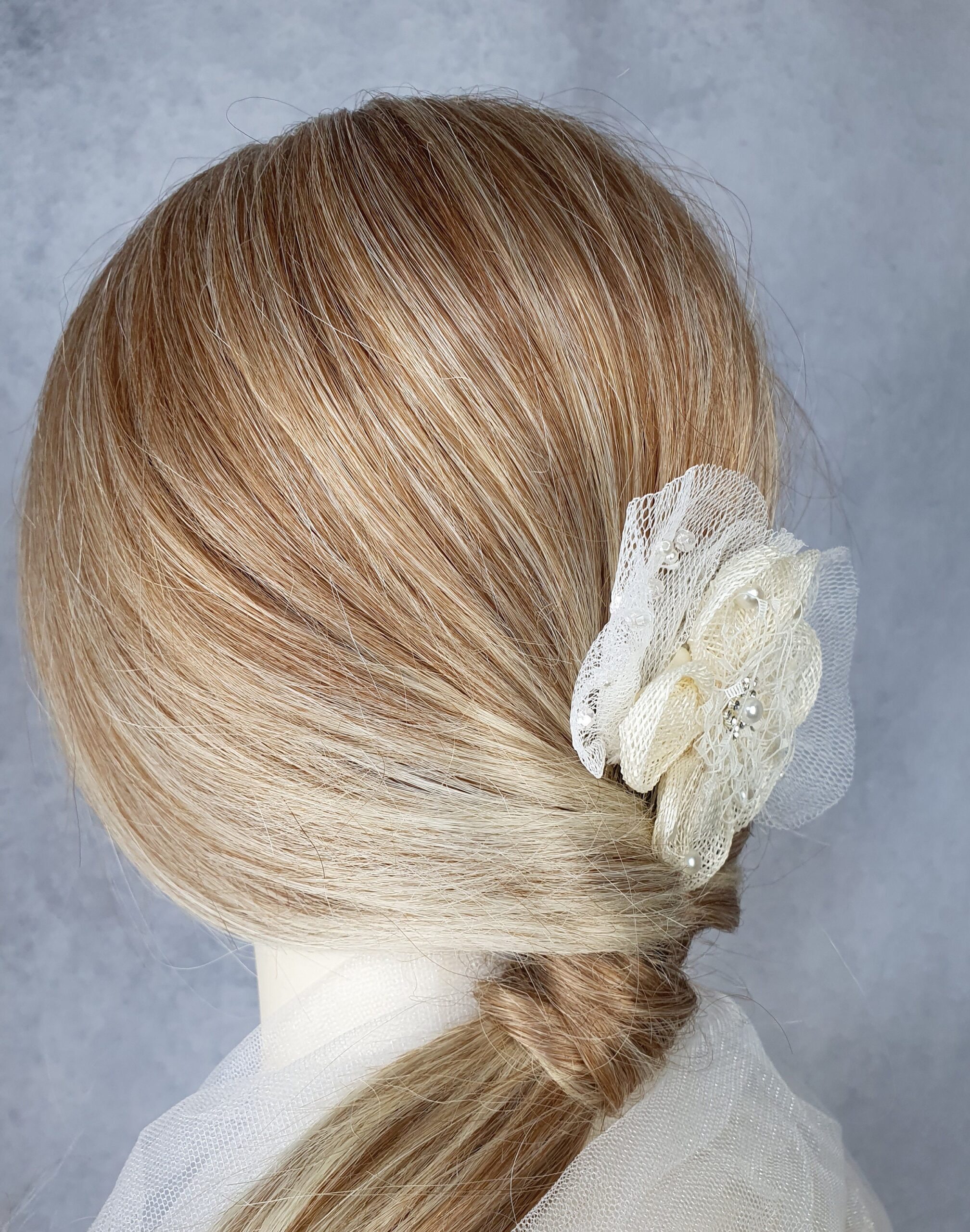 Handgemaakte kam met sinamay bloem elegant bruids haaraccessoire, bruiloft haarkam, speciale evenementen - Afbeelding 7
