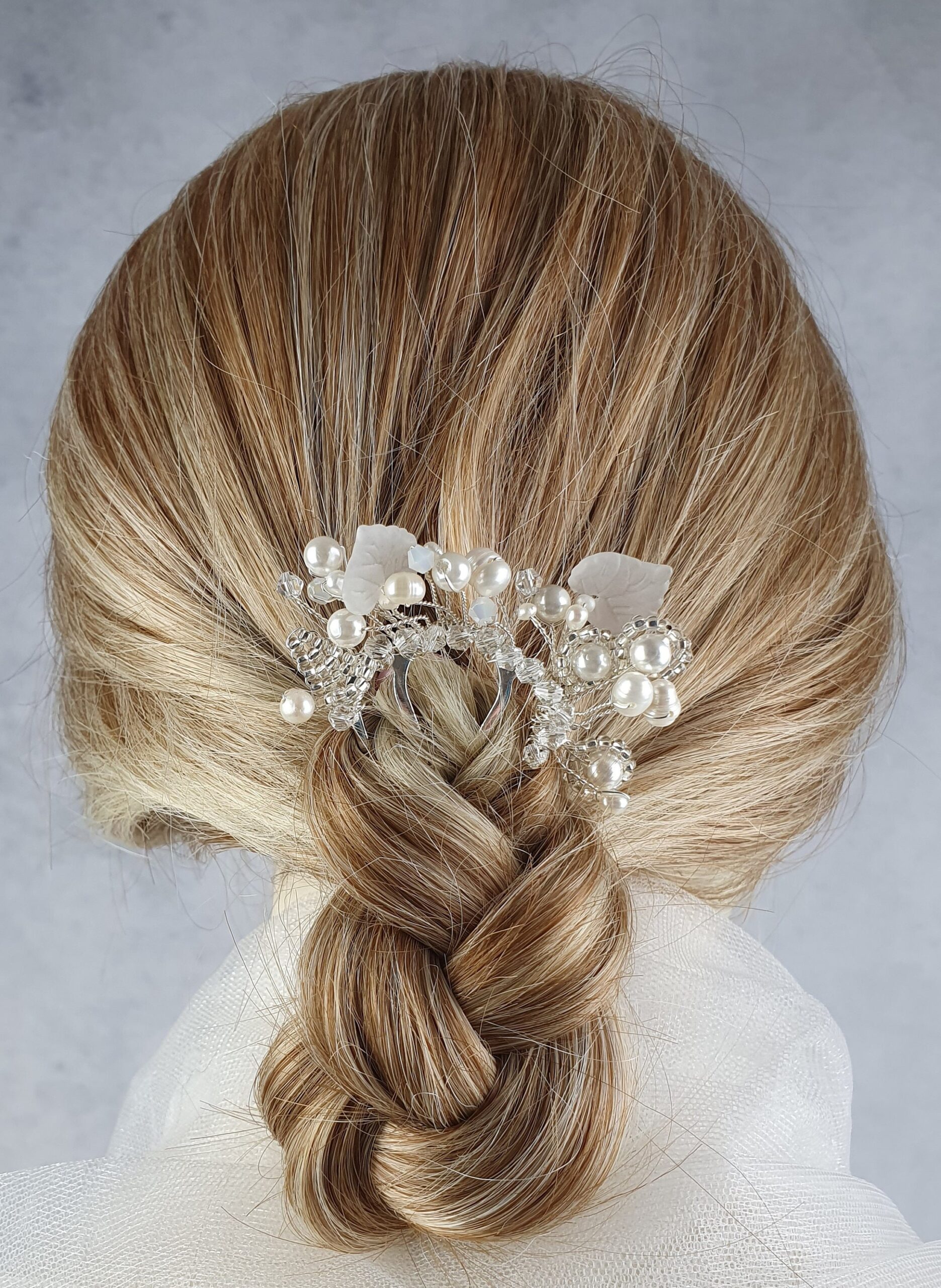 Handgemaakte bruids haarkam met witte zoetwaterparels, Elegant en uniek voor speciale gelegenheden, haaraccessoires - Afbeelding 4