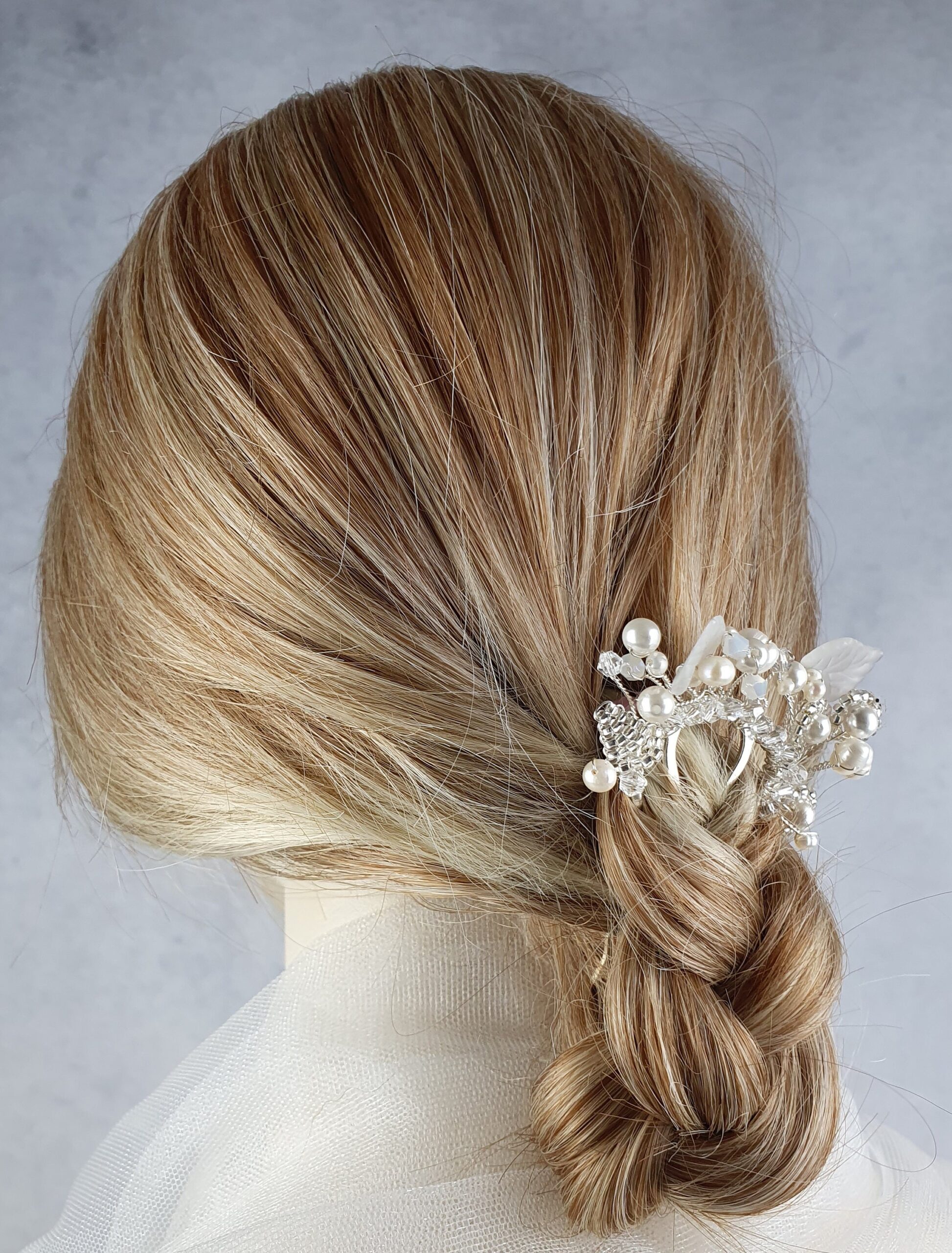 Handgemaakte bruids haarkam met witte zoetwaterparels, Elegant en uniek voor speciale gelegenheden, haaraccessoires - Afbeelding 2