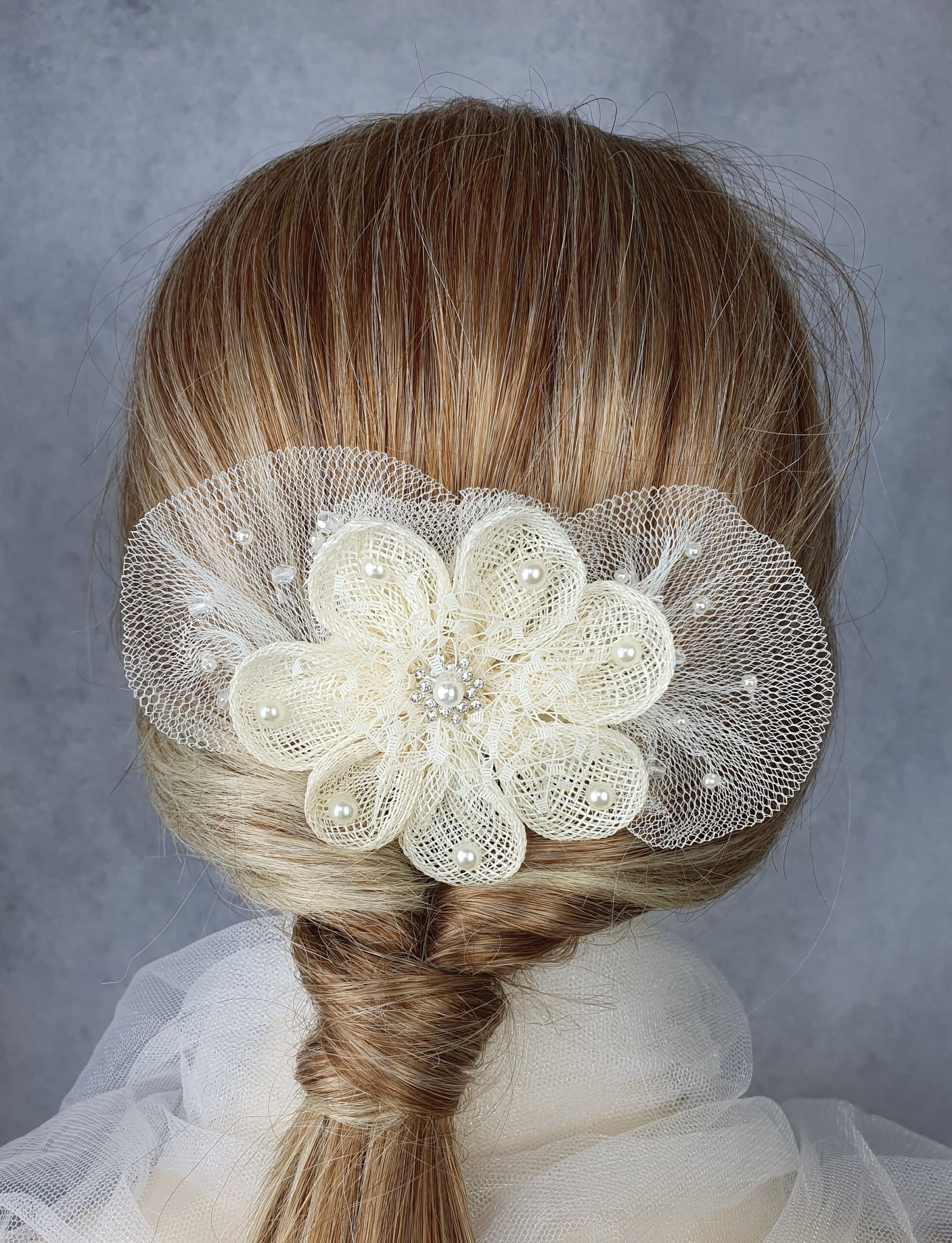 Handgemaakte kam met sinamay bloem elegant bruids haaraccessoire, bruiloft haarkam, speciale evenementen