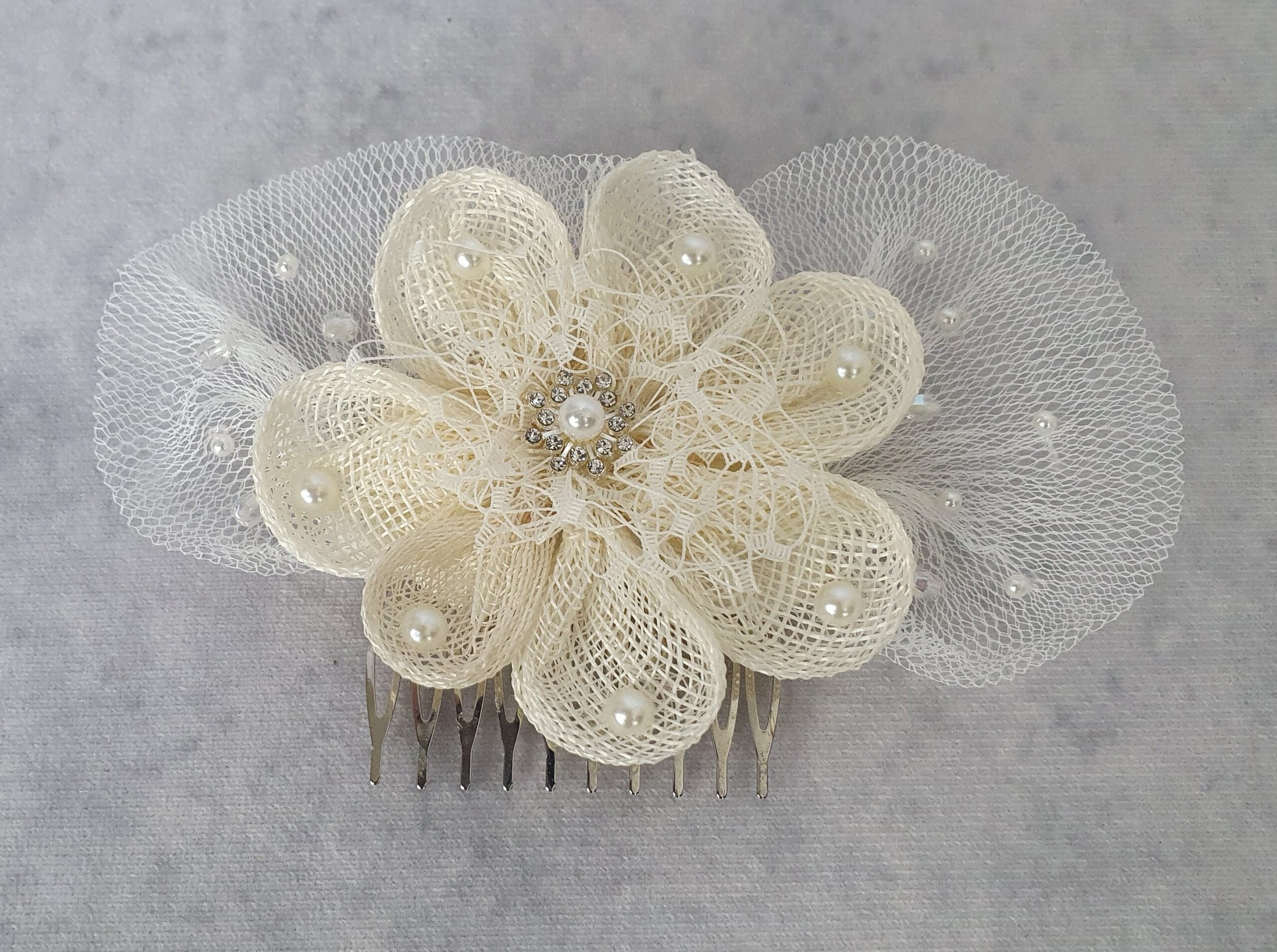 Handgemaakte kam met sinamay bloem elegant bruids haaraccessoire, bruiloft haarkam, speciale evenementen - Afbeelding 5