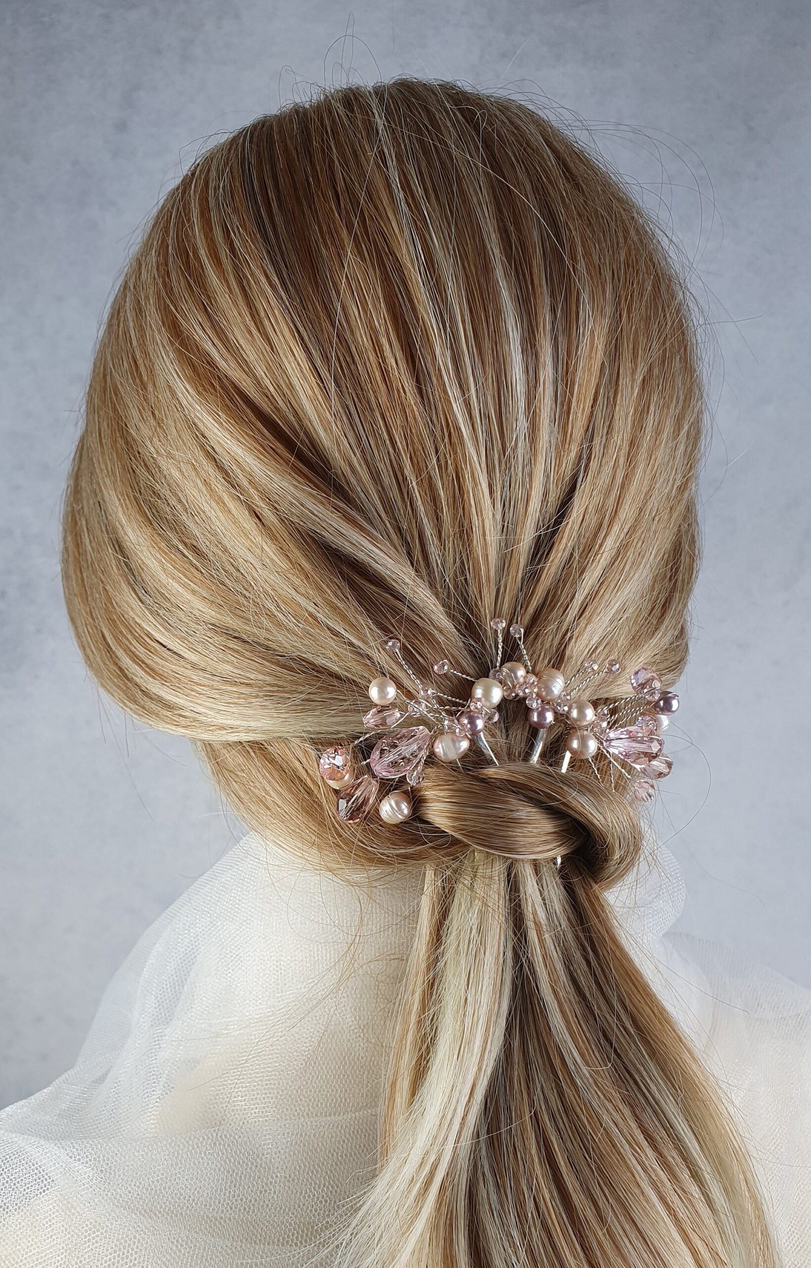Handgemaakte bruidskam met zoetwaterparels -Elegante haaraccessoire voor bruiloften, fujiyuan metalen kam, gasten en partijen