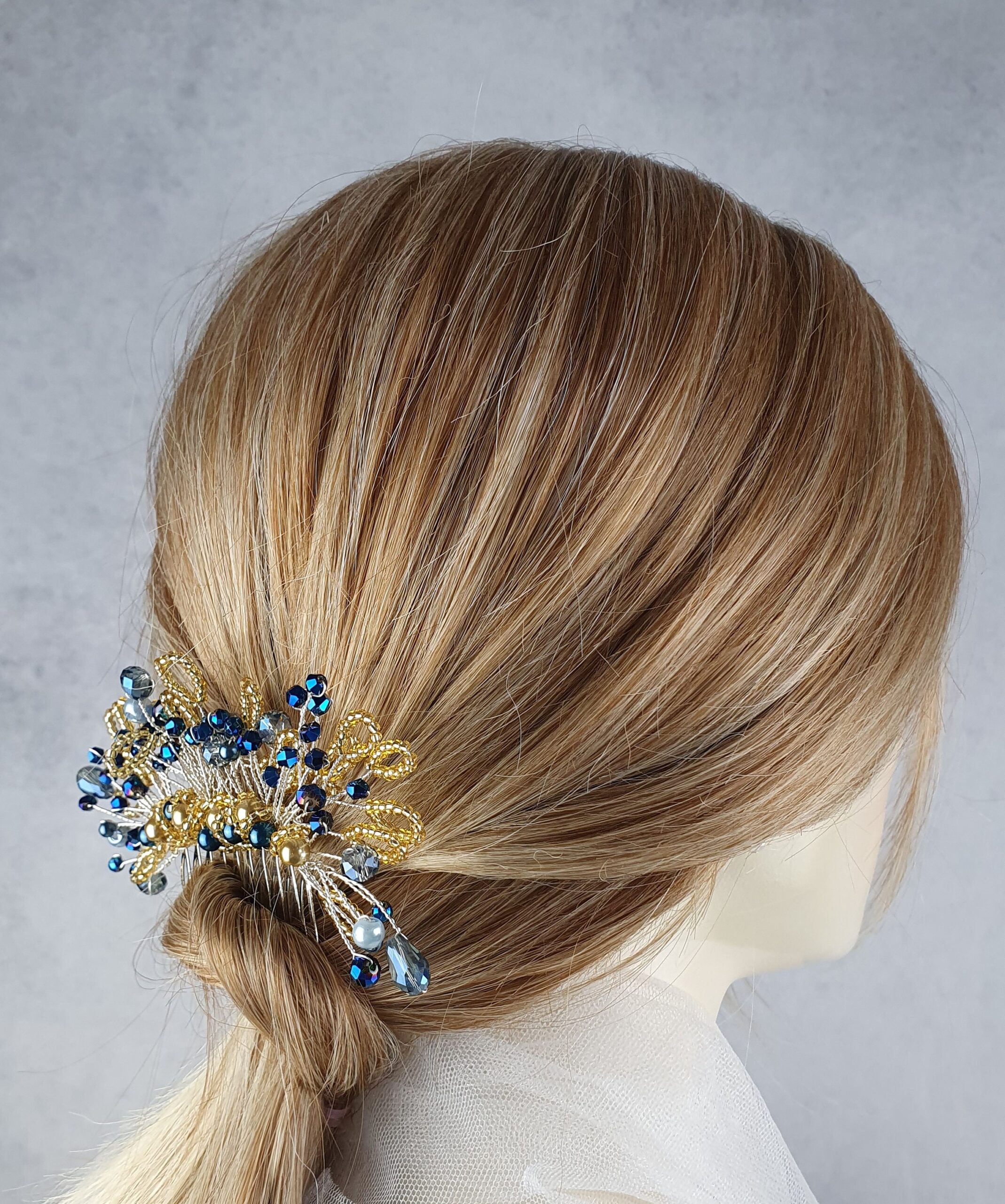Handgemaakte bruidskam met blauwe parels en druppelstenen - elegant haaraccessoire voor bruiloften en feesten, zilverkleurige metalen kam - Afbeelding 3