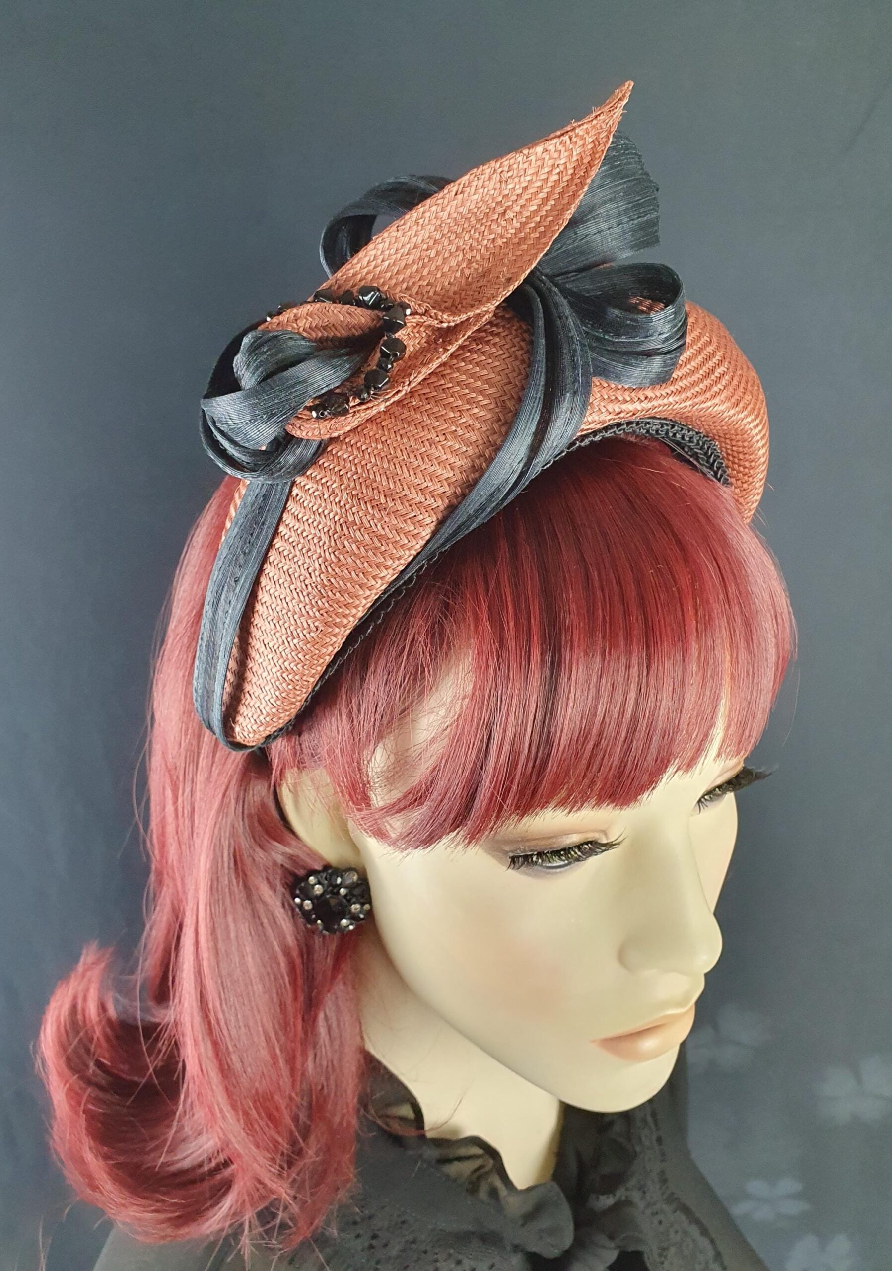Hoofdband handgemaakte parasisal, bronskleur met zwart, abaca zijden hoofdband, unieke diadeem, dameshoofdband, speciale evenementen. - Afbeelding 7