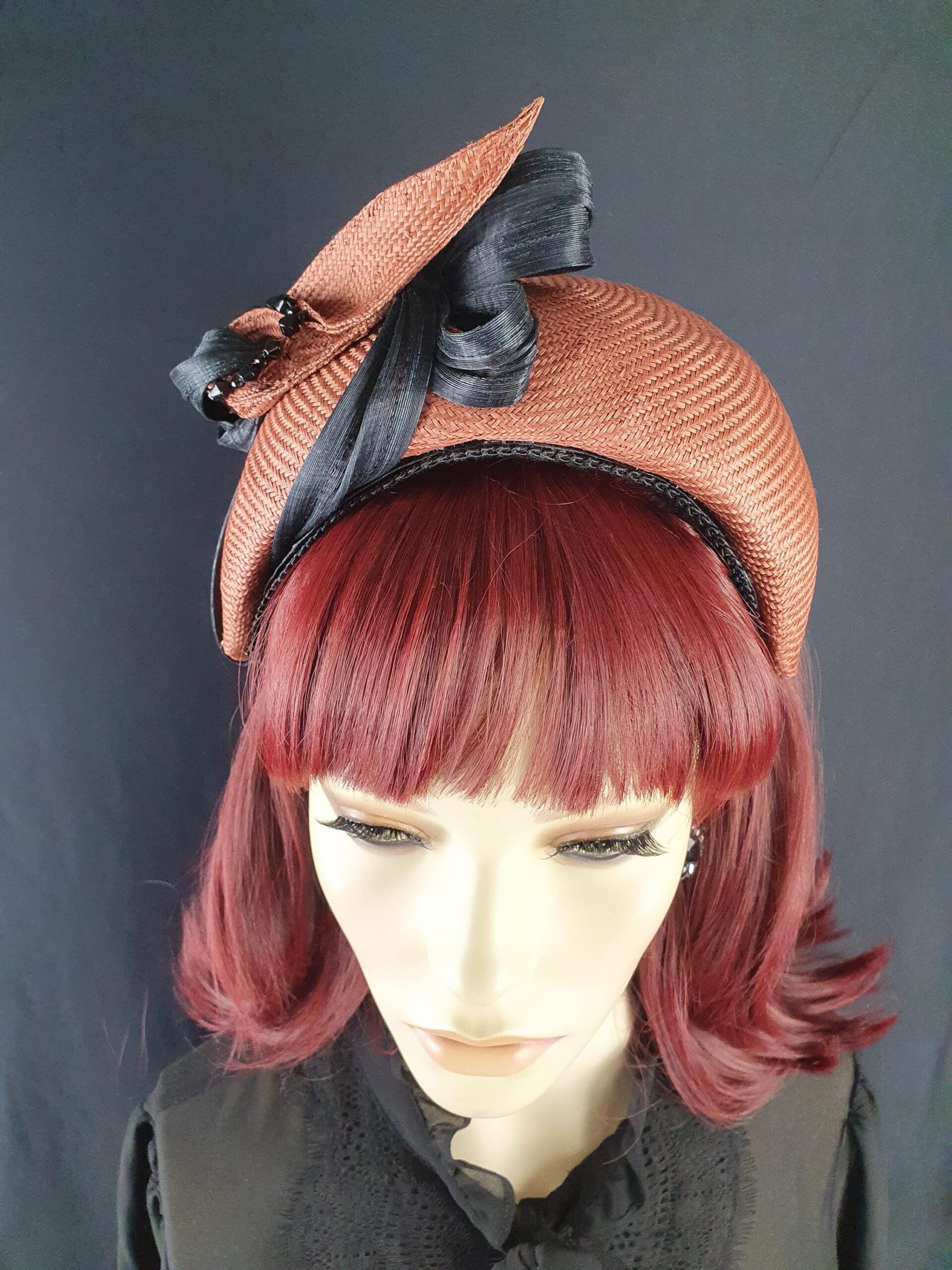 Hoofdband handgemaakte parasisal, bronskleur met zwart, abaca zijden hoofdband, unieke diadeem, dameshoofdband, speciale evenementen. - Afbeelding 9