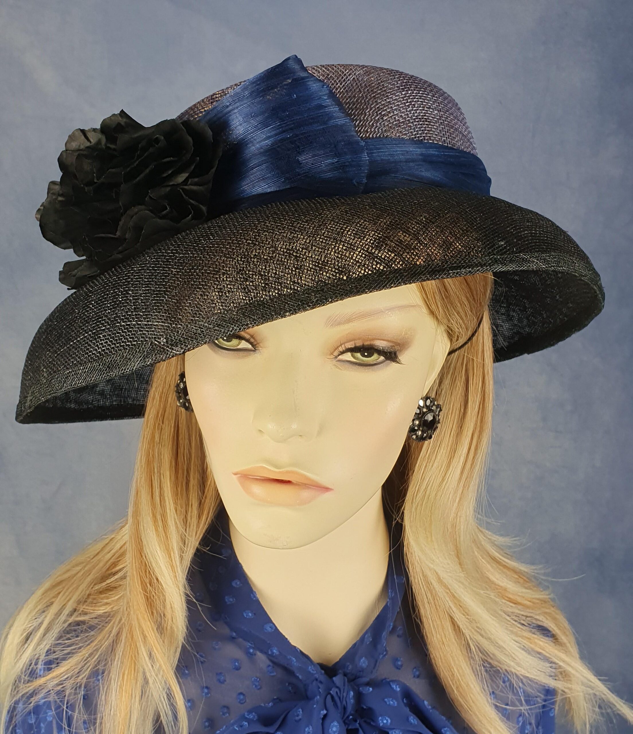 Handgemaakte zwarte en blauwe fascinator van sinamay en abaca zijde, elegante dameshoed, bruiloftshoed, zomerhoed, evenementhoed - Afbeelding 4