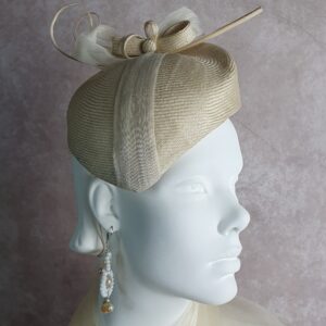 Handgemaakte ivoorkleurige parasisal hoofdtooi, elegante trouw fascinator, dameshoed, gast hoofdtooi, hoed voor speciale evenementen